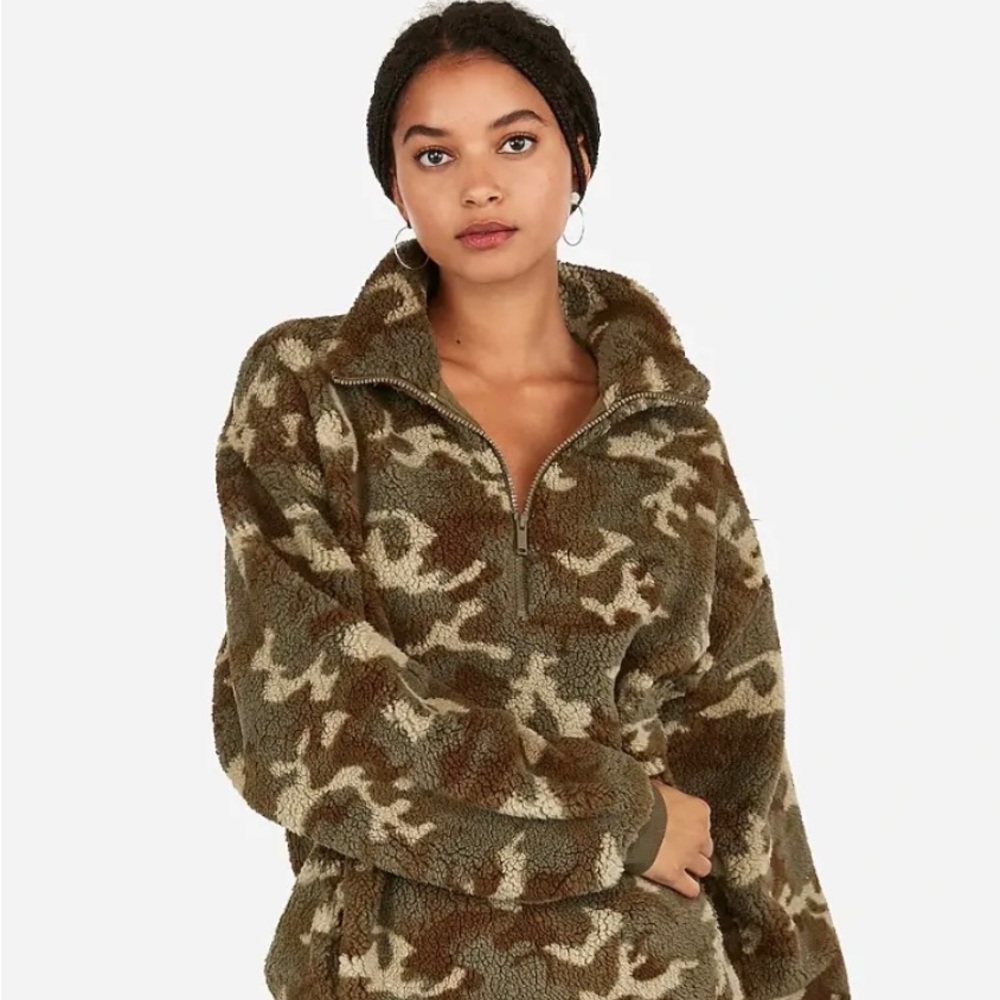 EXPRESS One Eleven women’s sherpa fleece quarter zip sweatshirt camouflage Sz M